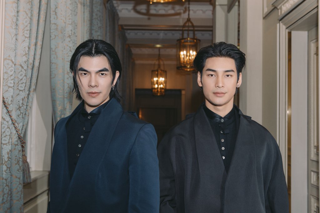 mintmag_th's tweet photo. หล่อสะกดปารีส! ส่งลุคฟร้อนท์โรว์ของสองหนุ่ม #มายอาโป Dior Ambassadors แบบใกล้ ๆ หลังทั้งคู่ได้เข้าร่วมชมแฟชั่นโชว์ Dior Men's Winter 2025 - 2026 อันออกแบบโดย #KimJones เป็นที่เรียบร้อย💚
#MileApo
#MilePhakphum #ApoNattawin
#MileApoDiorWinter25
#DiorWinter25
#MintNews https://t.co/IRvuNLdudC