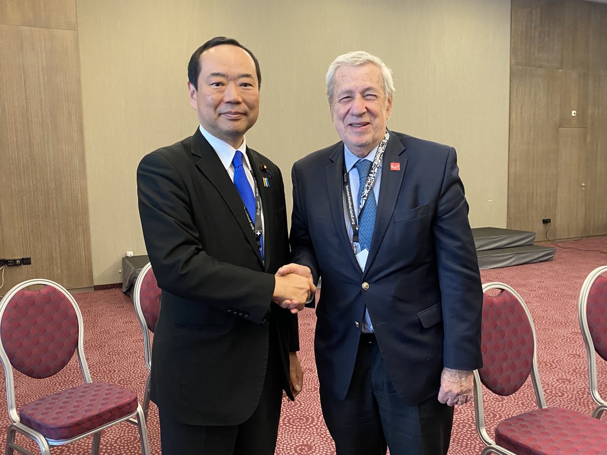 En Suiza, el canciller Alberto van Klaveren conversó con el ministro de Asuntos Exteriores de Noruega, Espen Barth; el subsecretario de Comercio de Nueva Zelandia, Vangelis Vitalis; y el viceministro de Relaciones Exteriores de Japón, Hisayuki Fujii.