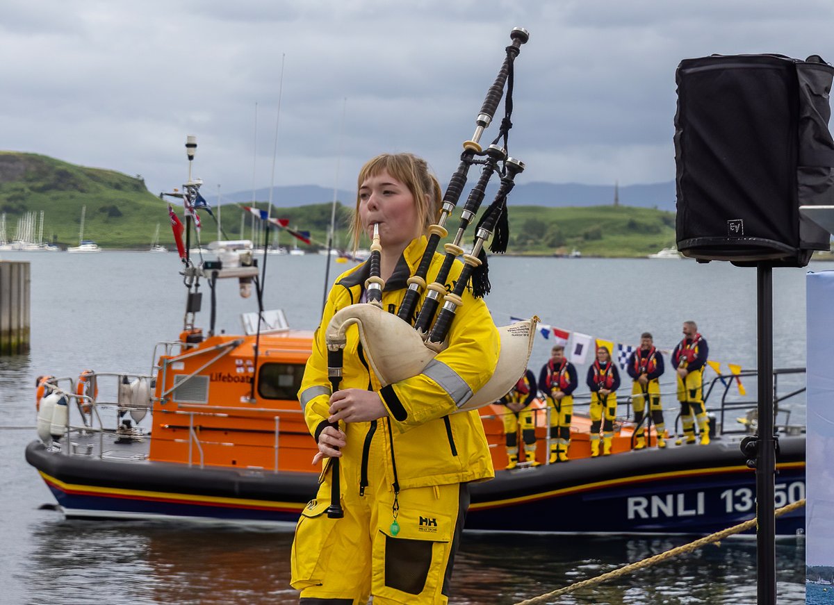RNLI's tweet photo. Let's shout hooray for all our Scottish stations and lifeguards in celebration of Burns Night tomorrow 🙌

Fingers crossed the pager doesn't go off during #BurnsNight supper.

📷 @ObanRNLI, Scottish lifeguards, @RNLIMontrose and @AnstrutherRNLI https://t.co/8yMSUXci2P