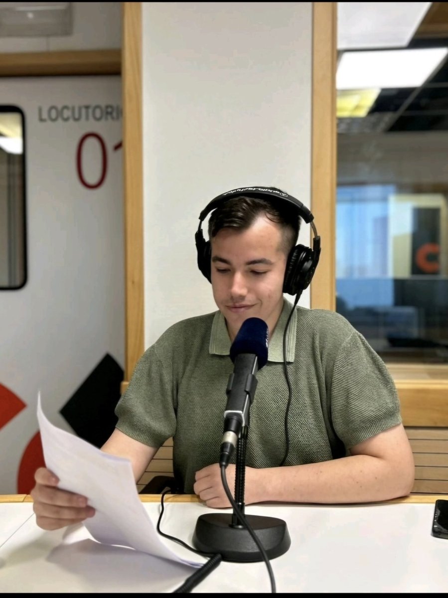 fsuagom's tweet photo. 🎙📺🗞Este 24 de enero se celebra el Día del Periodista. 
Felicidades a todos los compañeros que dignifican la profesión en un sector en el que predominan los intereses, la precariedad y el intrusismo laboral.
A pesar de todo la volvería a elegir una y mil veces más https://t.co/97dXejJ8od