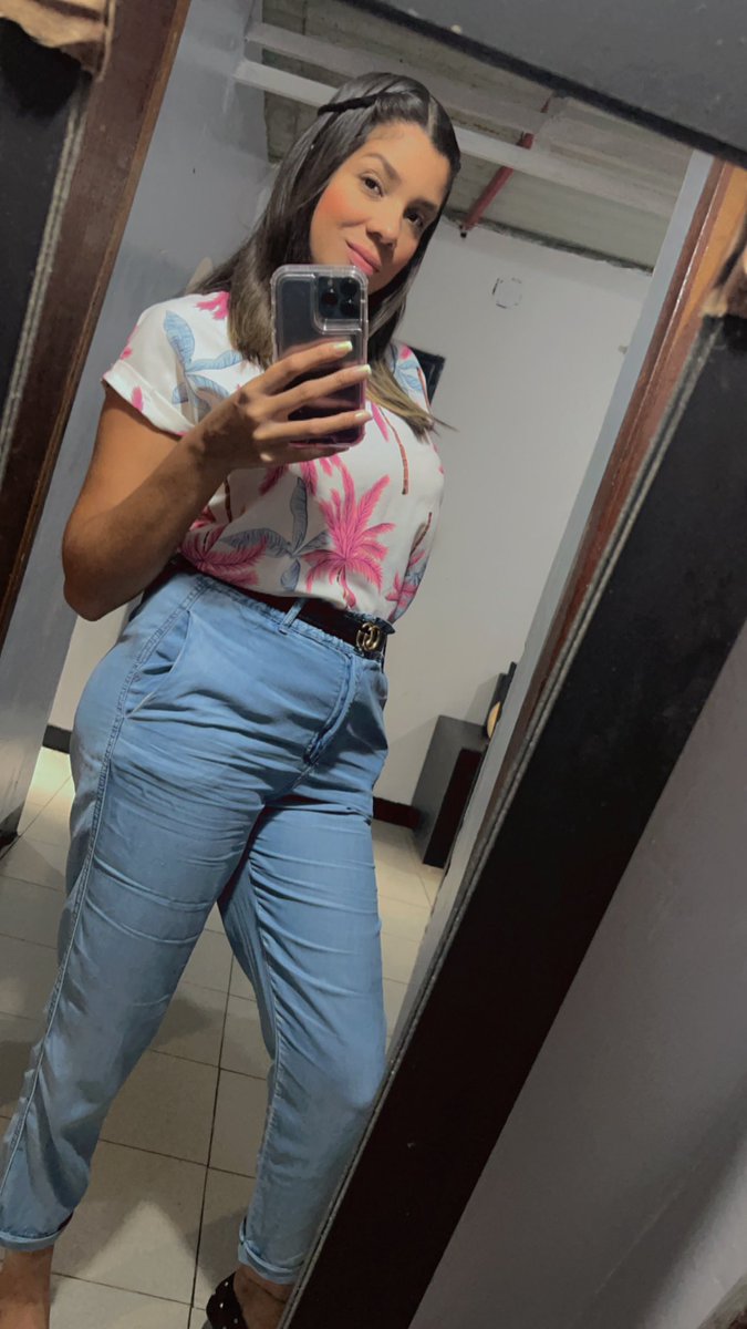 soytumagasexy's tweet photo. Dama ante todo👸🏻, Buenas tardes feliz viernes para todos recuerden que estoy activa para cualquier información escribir al privado🤳🏻 https://t.co/3HfFj7Tt6l
