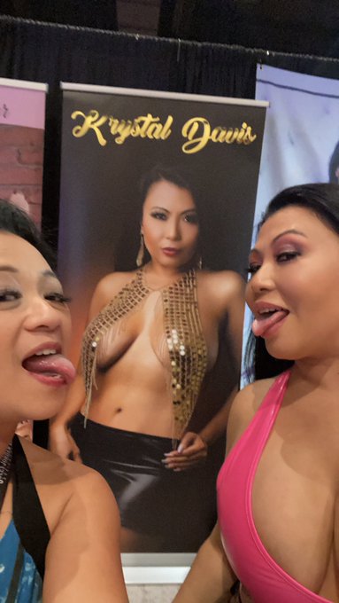 Lucky Starr (NYC, August 24-28) - 2 pic. Some pics from yesterday at @avnexpo https://t.co/7X7hWhTgqU