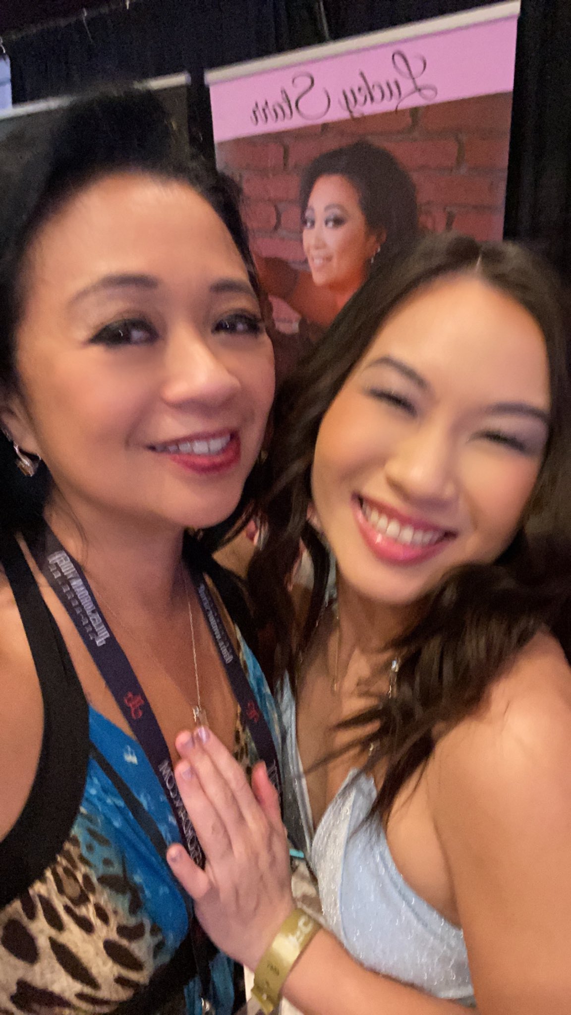 4 pic. Some pics from yesterday at @avnexpo https://t.co/7X7hWhTgqU