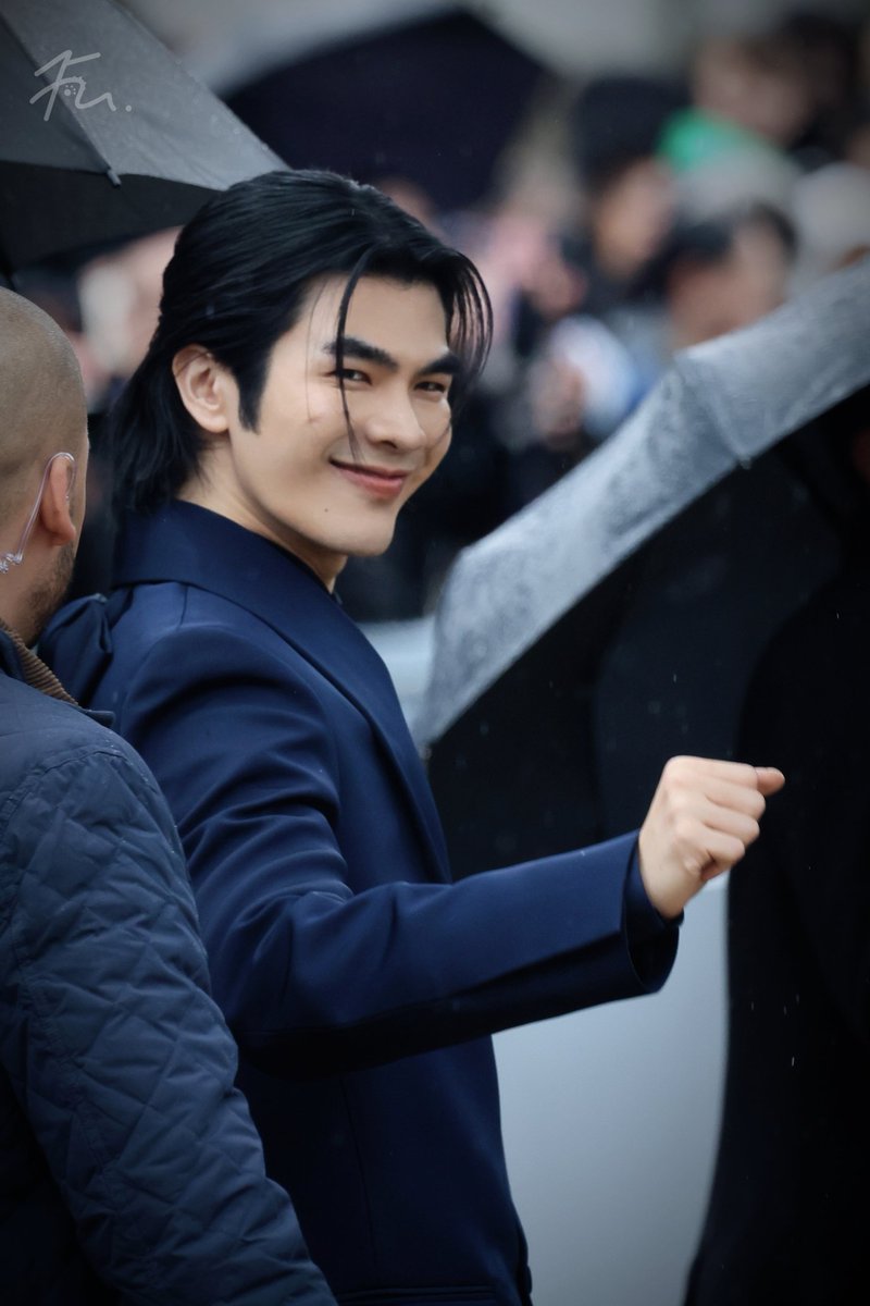 DhartiU's tweet photo. These Pictures Are Next Level 😍💚

MILE DIOR PFW25

#MileApoDiorWinter25 
@milephakphum
#MilePhakphum https://t.co/ufICW6KjoW