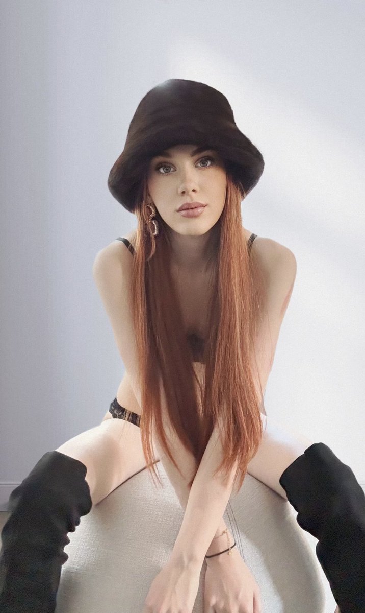 😅 Willst du mich wirklich nackt sehen? Schreib einfach hier "ja" bei 100 Antworten zeige ich dir was 💦