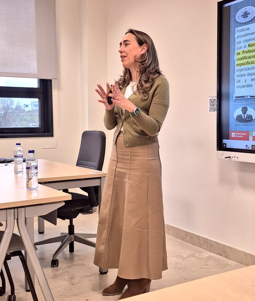 ➡️<a href="/carmen_rpaj/">Carmen</a> comparte con los alumnos #MUGYPS las claves del cálculo de la plantilla médica en una organización sanitaria 🏥 #GestiónSanitaria
