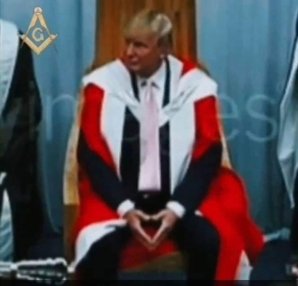 Wearing a Freemason cloak is a way to convey the message that you are a Freemason. 👀