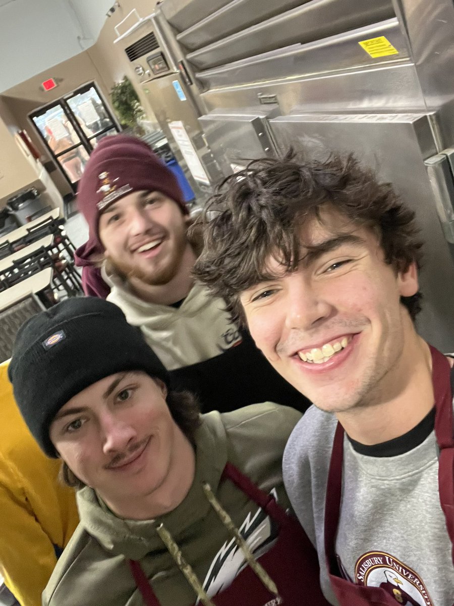 RonSiersJr's tweet image. We served 82 food insecure members of our community this morning at HALO. Thanks, @CoachMoWill &amp;amp; @SalisburyMBK @SalisburyBB @connorlugo @jimfox_66 for your servant leadership this morning! #service #helpinghands