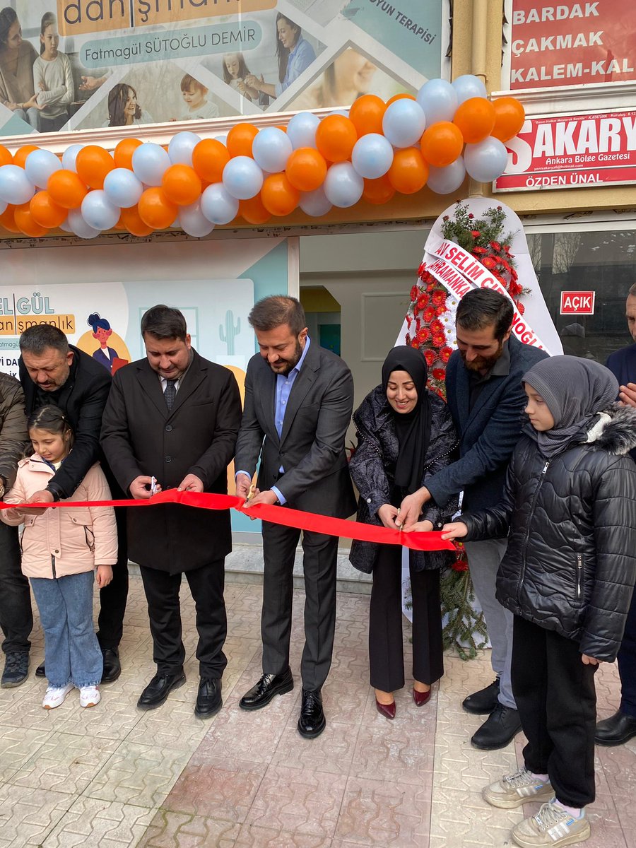 AkifSarperOnder's tweet photo. Bugün Kahramankazan ilçemizde kıymetli kardeşimiz Fatmagül Demir’in Özel Gül Aile Danışmanlık Merkezinin açılışını Kahramankazan Belediye Başkanı Sn. Selim Çırpanoğlu ve arkadaşlarımız İle birlikte gerçekleştirdik. 
Fatmagül Hanım’a hayırlı olsun dileklerimizi iletip, belediye başkanımızın daveti üzerine kendilerini ziyaret ederek gündem hakkında sohbetlerde bulunduk.
Nazik davetleri ve ev sahiplikleri için @selimcirpanoglu başkanımıza dostlarım ve şahsım adına teşekkür ederim .
