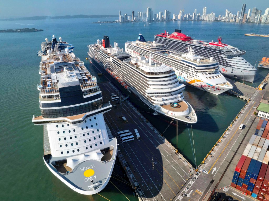 #Cartagena se sigue posicionando como el principal destino de cruceros de Colombia. 

Una recalada HISTÓRICA de 4 cruceros ratifica nuestra capacidad y eficiencia logística del <a href="/PuertoCTG/">Grupo Puerto de Cartagena</a>, y demuestra una gran confianza internacional en el destino. 

Cerca de 23 mil visitantes