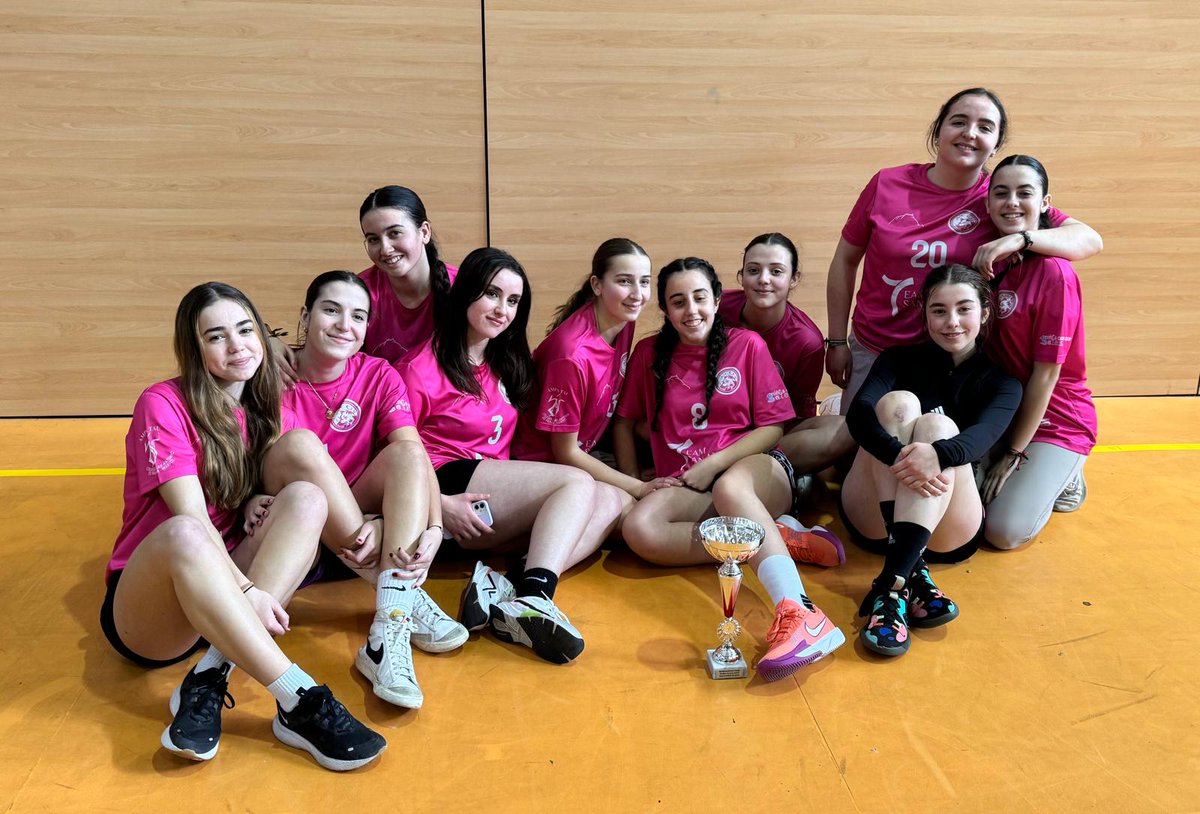 fcanosmartos's tweet photo. 🏆✨ Nuestro alumnado de Bachillerato participó en el Trofeo Acceso de la @ujaen, viviendo deporte y compañerismo junto a otros institutos.

🥈 ¡Orgullo por nuestras subcampeonas de baloncesto femenino y el gran esfuerzo del equipo de fútbol masculino en las finales! 🙌 https://t.co/YLTCPsCxlf