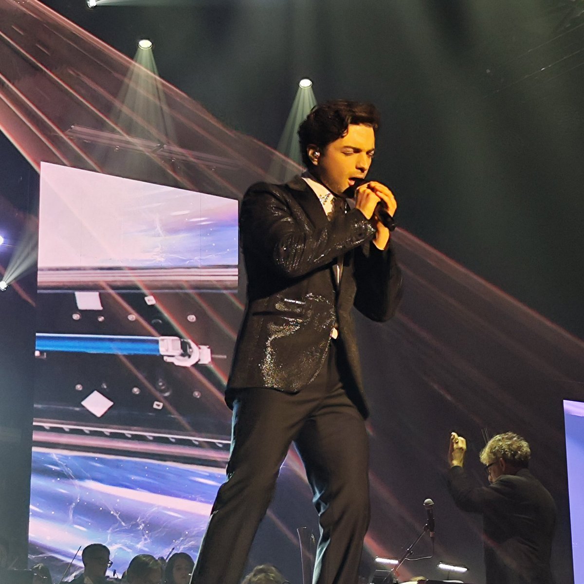 ilvoloversinte's tweet image. Le mie foto di ieri sera al Palasele ✨

@ilvolo  Live in concert #palasele #Eboli #salerno 

#TuttiPerUnoPalasport 💫

#TuttiPerUnoCapolavoro
#pierobarone #ignazioboschetto #gianlucaginoble #ilvolo  #ilvolovers #ilvoloversinternational