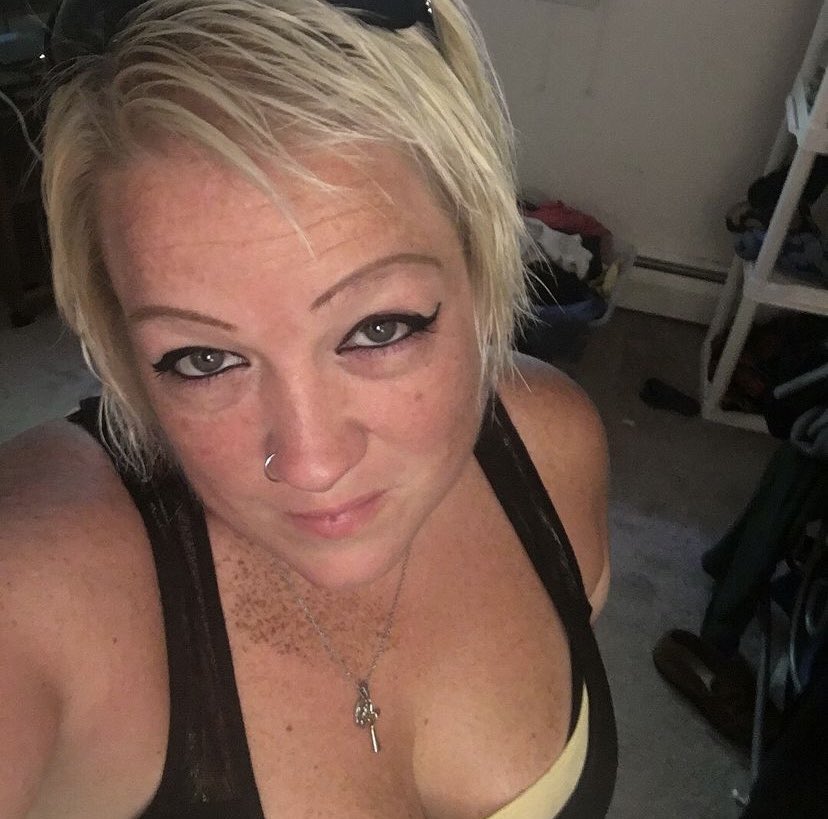 CorinneH23's tweet photo. If she looks pretty, tell her 😀😀 https://t.co/bSBRHzNDKH