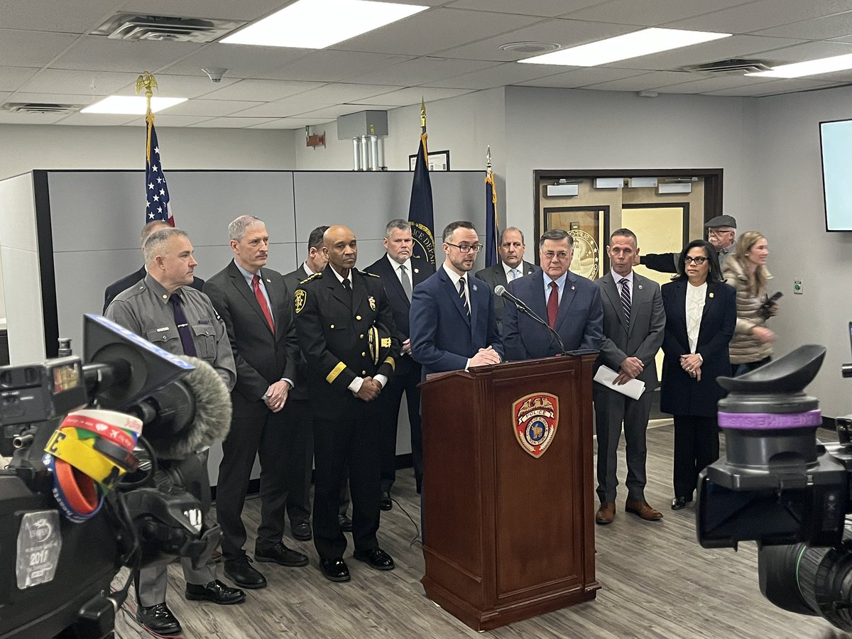 NYSDCJS's tweet photo. HAPPENING NOW: Executive Deputy Commissioner @jpopcun joins with Suffolk County @ExecEdRomaine, and @SCPDHq Deputy Commissioner Kevin Catalina and other law enforcement professionals to announce the expansion of the Suffolk Crime Analysis Center (1/3) https://t.co/ZLzqUDQQlZ