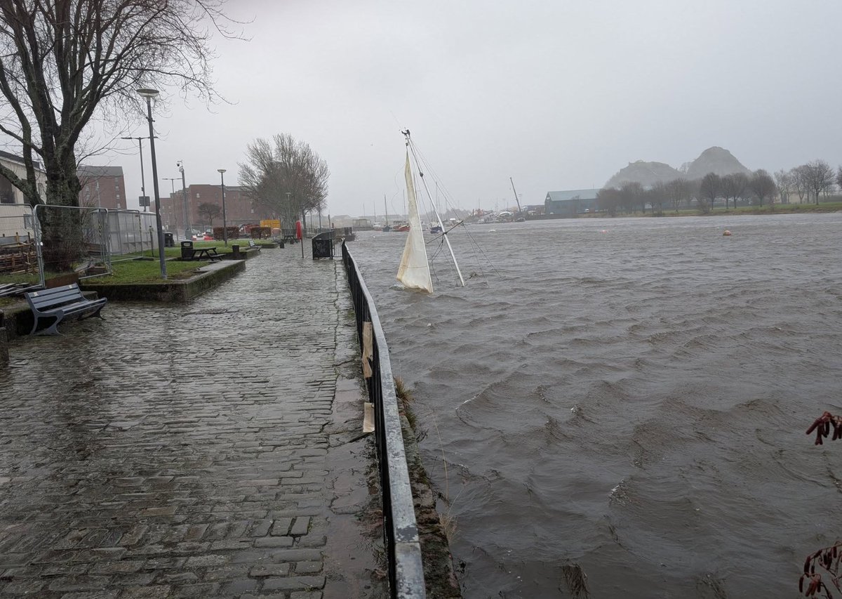 advicedotscot's tweet photo. 🚨 Update 🚨

Are you dealing with power cuts and travel chaos caused by Storm Éowyn?🌧️💨

Advice Direct Scotland offers specialist guidance on navigating the storm's aftermath and seeking compensation. 

Reach out to us now! 🌪️

#StormÉowyn #Scotland #StaySafe #ConsumerAdvice https://t.co/xeCHm8sRHO