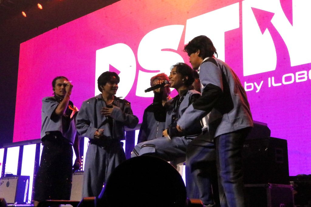 Official_ALAMAT's tweet photo. ILOILO HANDA ‘RAP!
ALAMAT performed at DSTN: Dinagyang Music Festival 🎤
Damo nga salamat, Iloilo! 🤎
#ALAMAT #ALAMATsaDinagyang2025 #ALAMATinDSTN #DSTN https://t.co/OG4L2LN6Iq