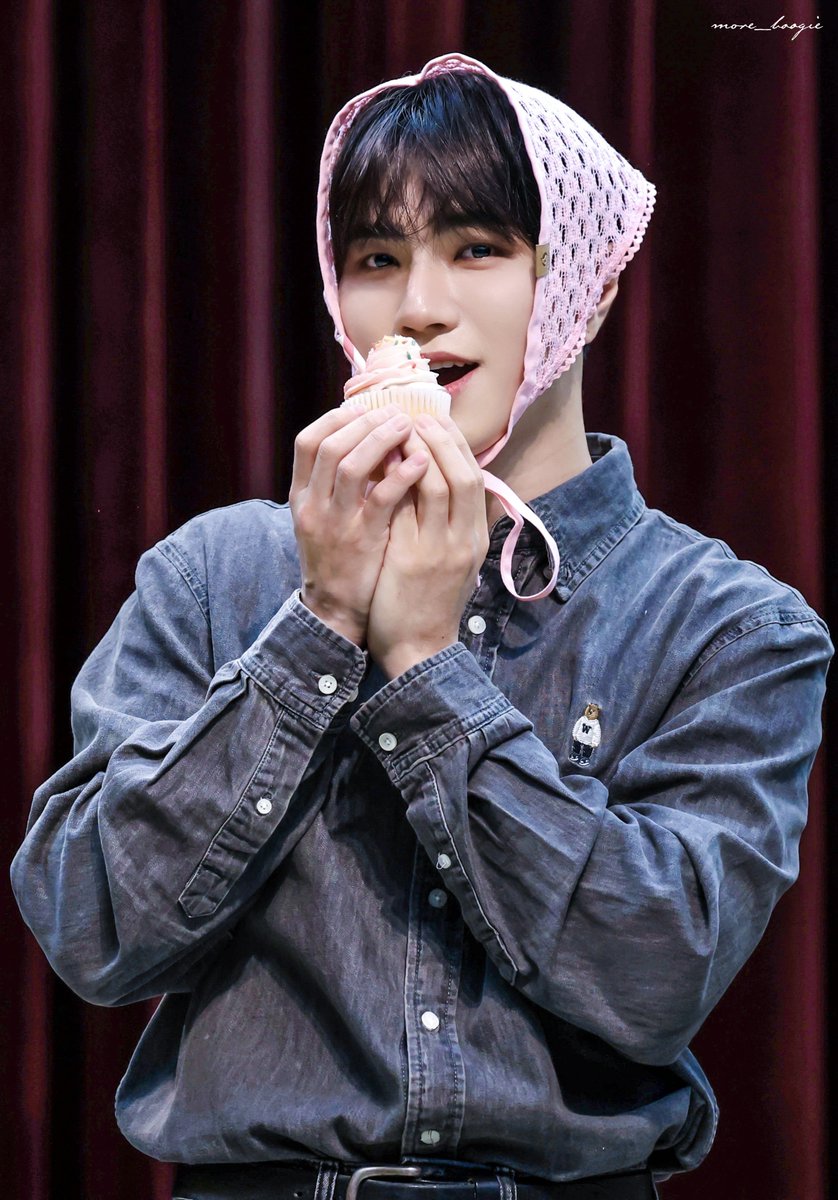 more_boogie's tweet photo. 250124 점프업 팬사인회

#태환 #TAEHWAN
#배너 #VANNER https://t.co/VTxMNjn2z9