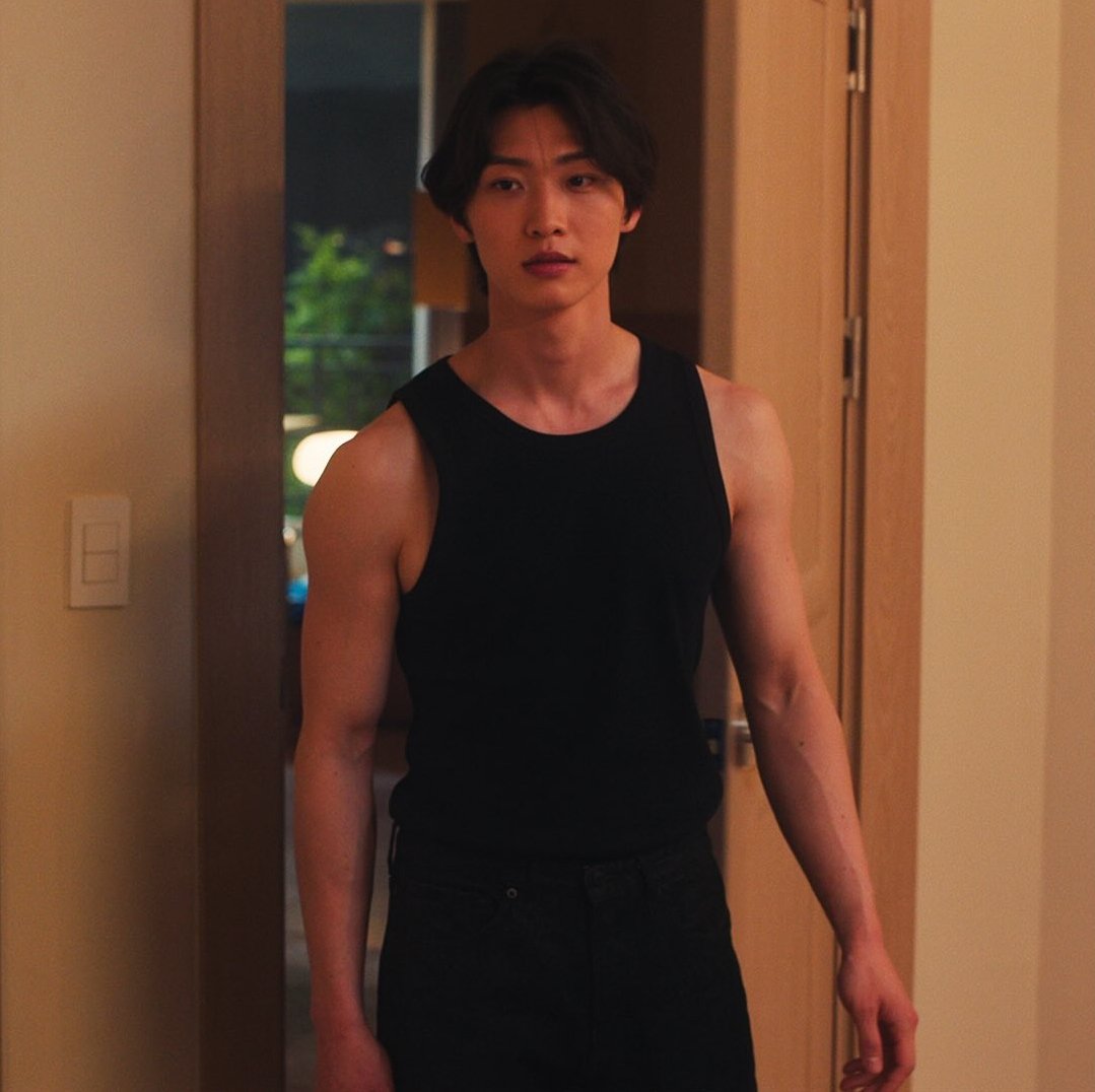 jaydiabo's tweet image. tópico EXTREMAMENTE sensível: moon minho de regatinha preta 🥵