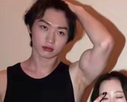 jaydiabo's tweet image. tópico EXTREMAMENTE sensível: moon minho de regatinha preta 🥵