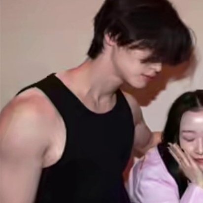 jaydiabo's tweet image. tópico EXTREMAMENTE sensível: moon minho de regatinha preta 🥵