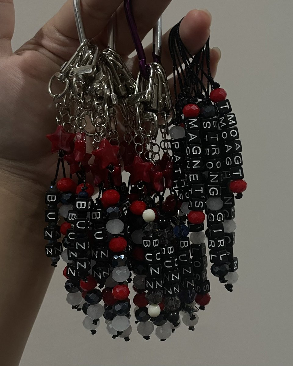 fireiez's tweet photo. besides the “BUZZ” bag charms (very limited quantity)— i also made phone charms of songs in Buzz⚡️🐝
See you on NIKI’s Buzz Tour in Jakarta N1 (February 14th) or if I get to go to the Buzz Night Out - NIKI Karaoke! #NIKIBuzzTourJKT #BuzzTour https://t.co/QyN2E7rPre