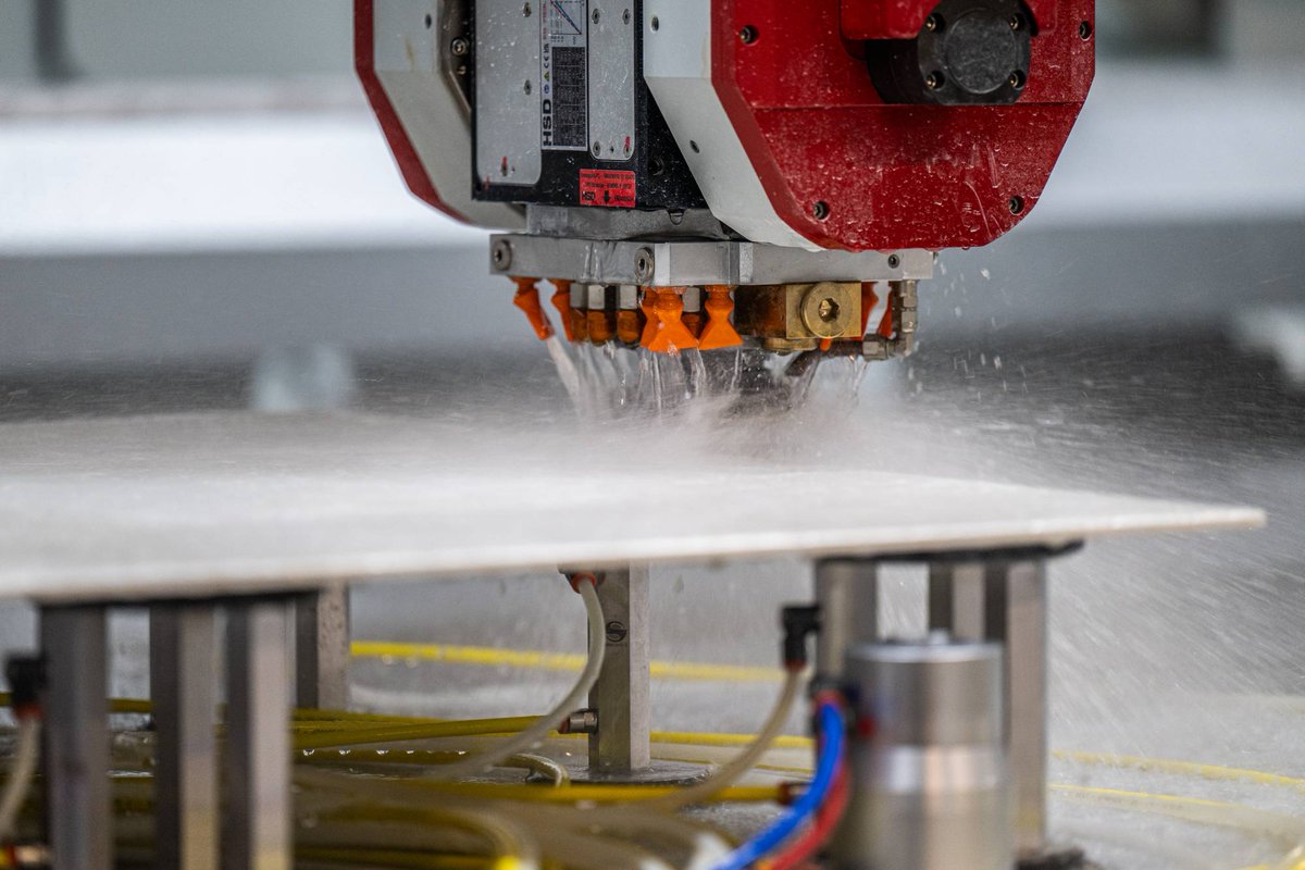 nardovetro's tweet photo. Master Series è la gamma di centri di lavoro dedicata alla lavorazione del vetro per le produzioni tipiche del mondo dell’arredamento, automotive, edilizia ed elettrodomestico. https://t.co/6Jo7VFTYL5