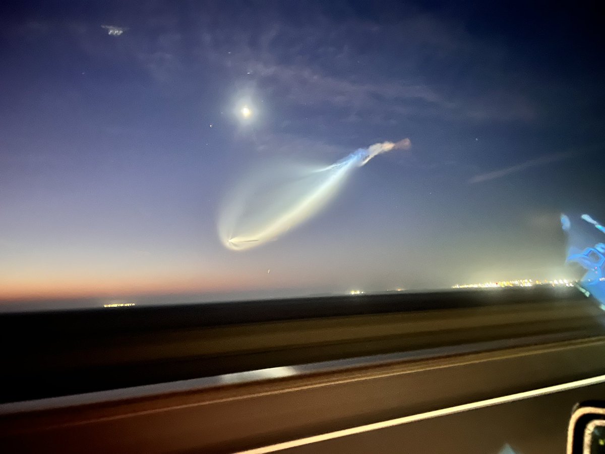 CaliRedPill_'s tweet photo. Caught an awesome view of the @SpaceX launch while driving in central California this morning! @elonmusk https://t.co/rSRz5hzhsA