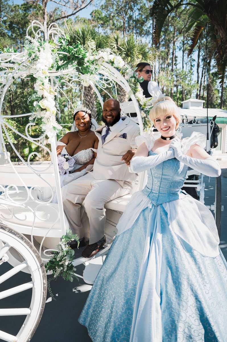 DisneyWedCast's tweet photo. Jasmine's brother surprised her with a wedding-day visit from Cinderella, who announced Jasmine's arrival at the ceremony and escorted her from the coach. It ended up being Jasmine's favorite memory of the wedding! https://t.co/PWnJ7z77dq https://t.co/xbxyzoAyqL