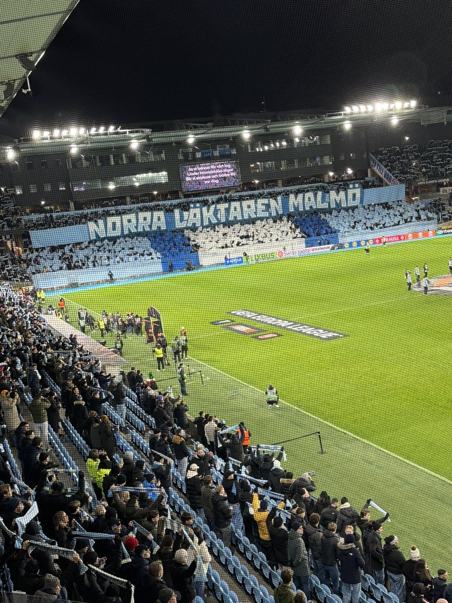 bhuistede's tweet photo. Twente internationaal! 🔥🇸🇪 #fctwente #malmo #maltwe https://t.co/VbS0LgFexF