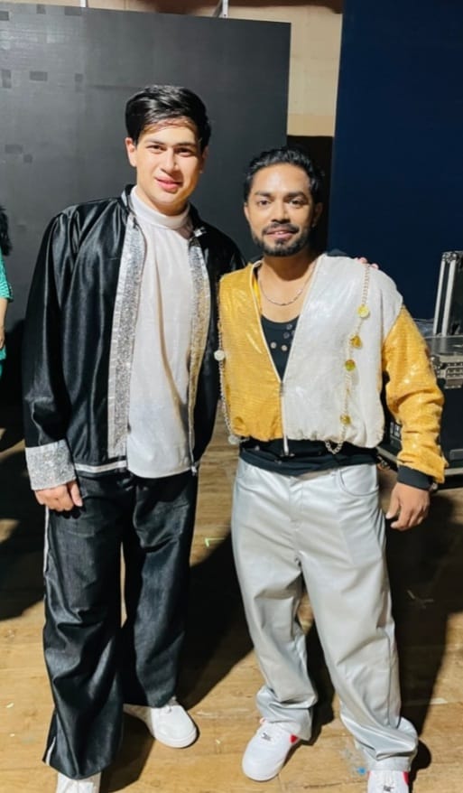 GargiBaner60325's tweet photo. Congratulations Gashmeer Mahajani & his Supremely talented Team @parrrimal
And special thanks to Akshay salunke & Tejas for their unconditional efforts towards GRM dance Studio👏🎊♥️✨️
@grmdance @Gashmeer
#GashmeerMahajani #grmconcert https://t.co/GV6IsaGbPN
