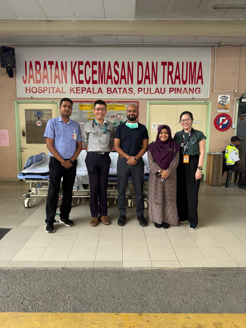 CheePengHor's tweet photo. Visit by Prof Fahd Adeeb from RUMC to explore the feasibility of establishing Kepala Batas Hospital as a teaching site for final year medical students in general medicine (for sub-internship and bedside teaching). Fruitful discussion. #medicaleducation https://t.co/tlbyiSIq2s