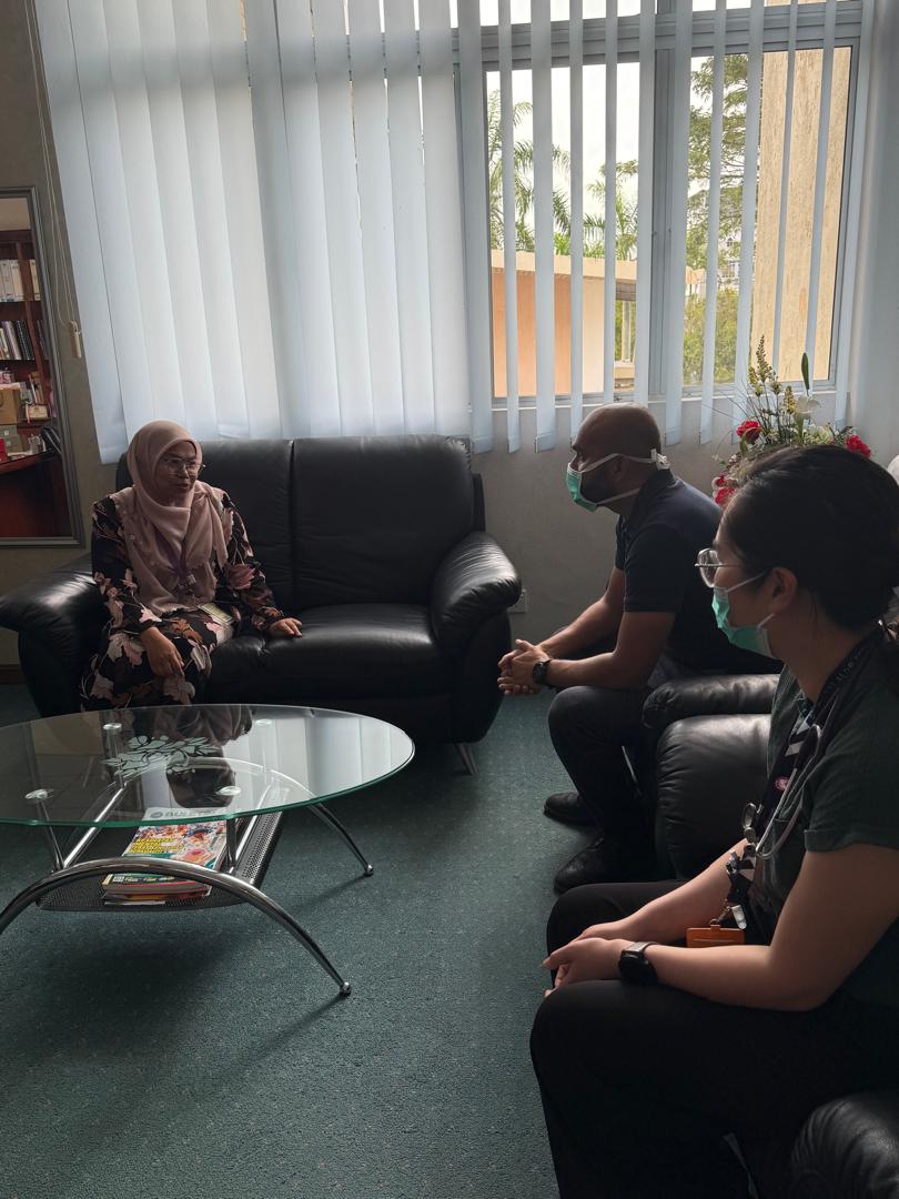 CheePengHor's tweet photo. Visit by Prof Fahd Adeeb from RUMC to explore the feasibility of establishing Kepala Batas Hospital as a teaching site for final year medical students in general medicine (for sub-internship and bedside teaching). Fruitful discussion. #medicaleducation https://t.co/tlbyiSIq2s