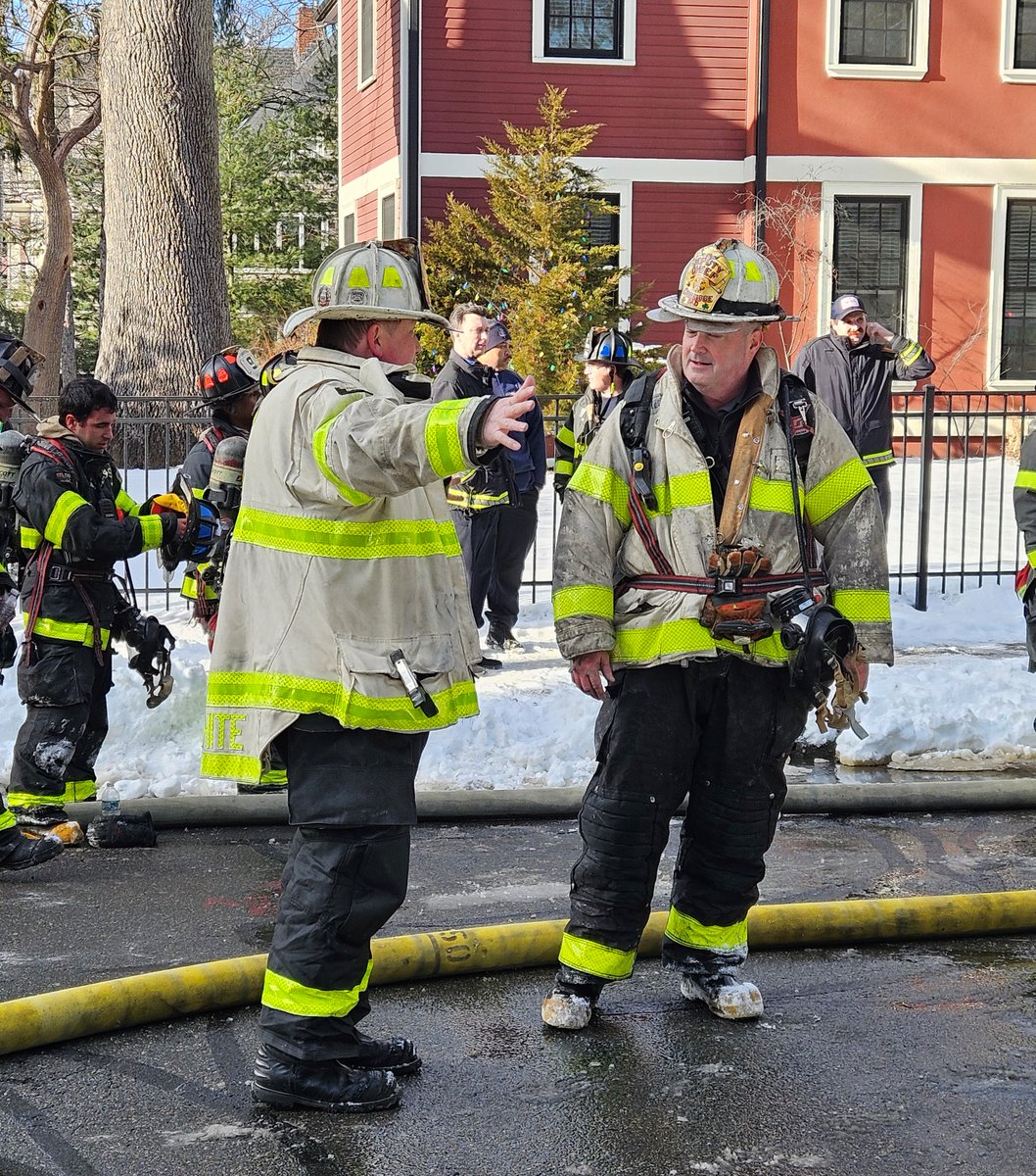 CambridgeMAFire's tweet photo. The Command Staff working, directing, &amp; coordinating operations at the fire, 2nd alarm, Box 2-612 on 23 Jan 2025, group 4 was on duty.
#tacticsandstrategy
#leadership https://t.co/lSRFEELx8f