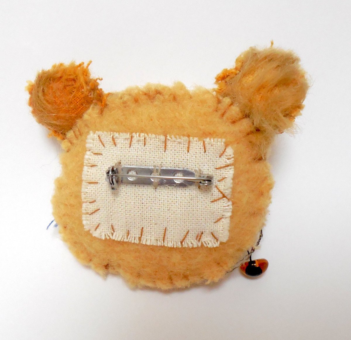 bunnvamp's tweet photo. Teddy brooch keeping up with meteorological trends by looking a bit ‘weathered’.
It’s on Etsy now, at https://t.co/kIJ6SmuUvC
#teddybearbrooch #ccmakers https://t.co/0xbLblYgMI