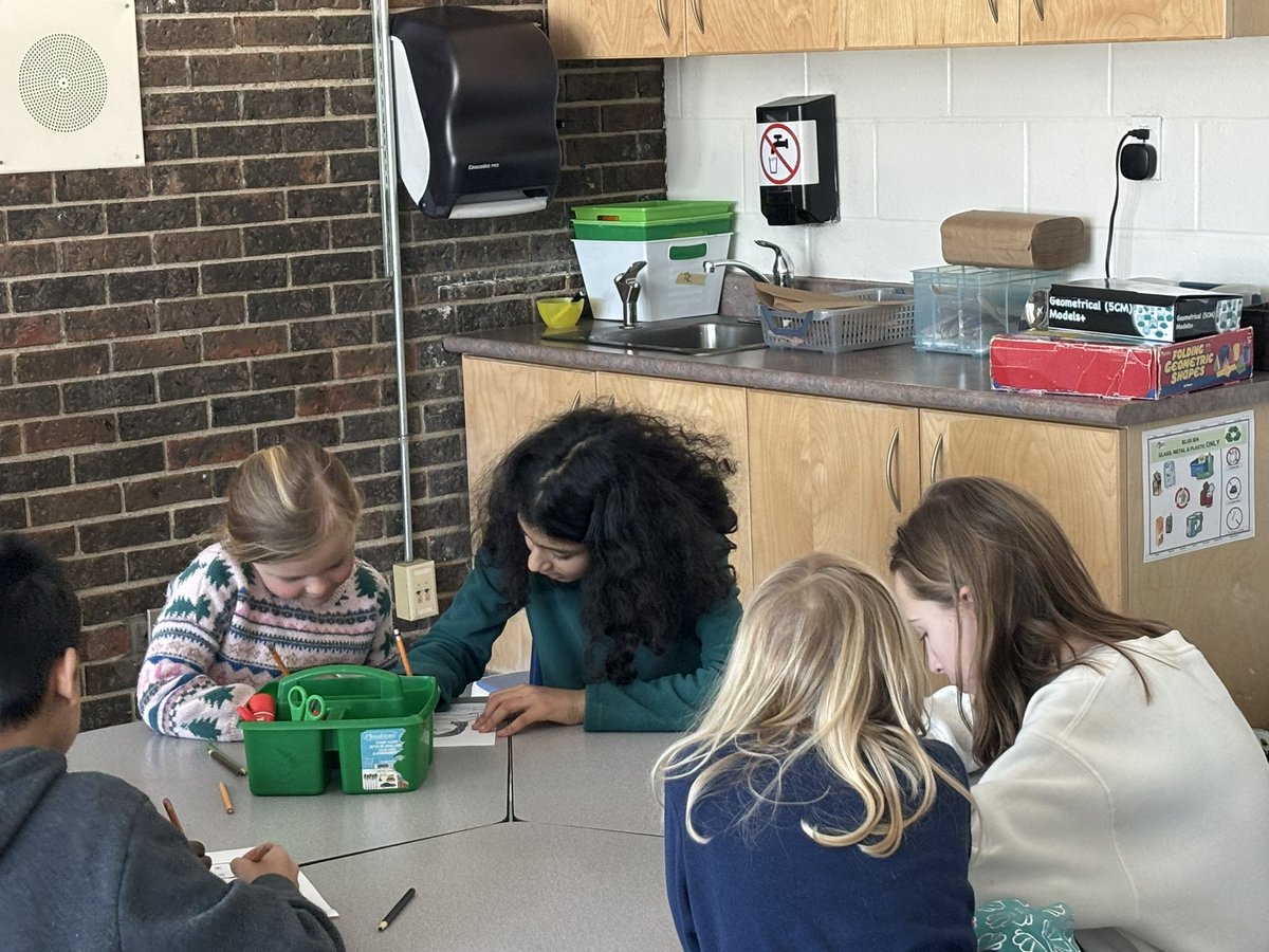 kylemacOCSB's tweet photo. @MrsLucas_OCT and I started our reading buddies today and the students really enjoyed learning about each other. #ocsbBeCommunity @GShepherdOCSB https://t.co/vYLmeRChKo