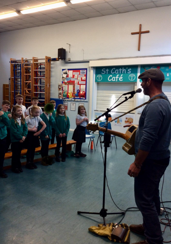 catherines_e's tweet photo. We were so lucky to have the amazing musician Will Keating visit us on Tuesday.  He spent the day doing workshops with each class who learnt lots of Cornish songs before culminating in a fantastic sing-a-long whole school assembly! #willkeating https://t.co/7MbCdt8s7U