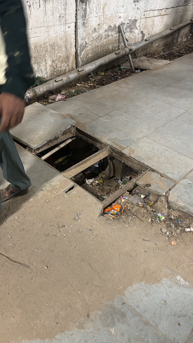 jainankit216's tweet photo. Railway starting trains from small stations without coach positions,announcement and safety 
Plz chk @chandlodia station - with a lot of confusion of A and B stations 
@RailMinIndia @IRCTCofficial @RailwaySeva https://t.co/JqvaS0O2MX