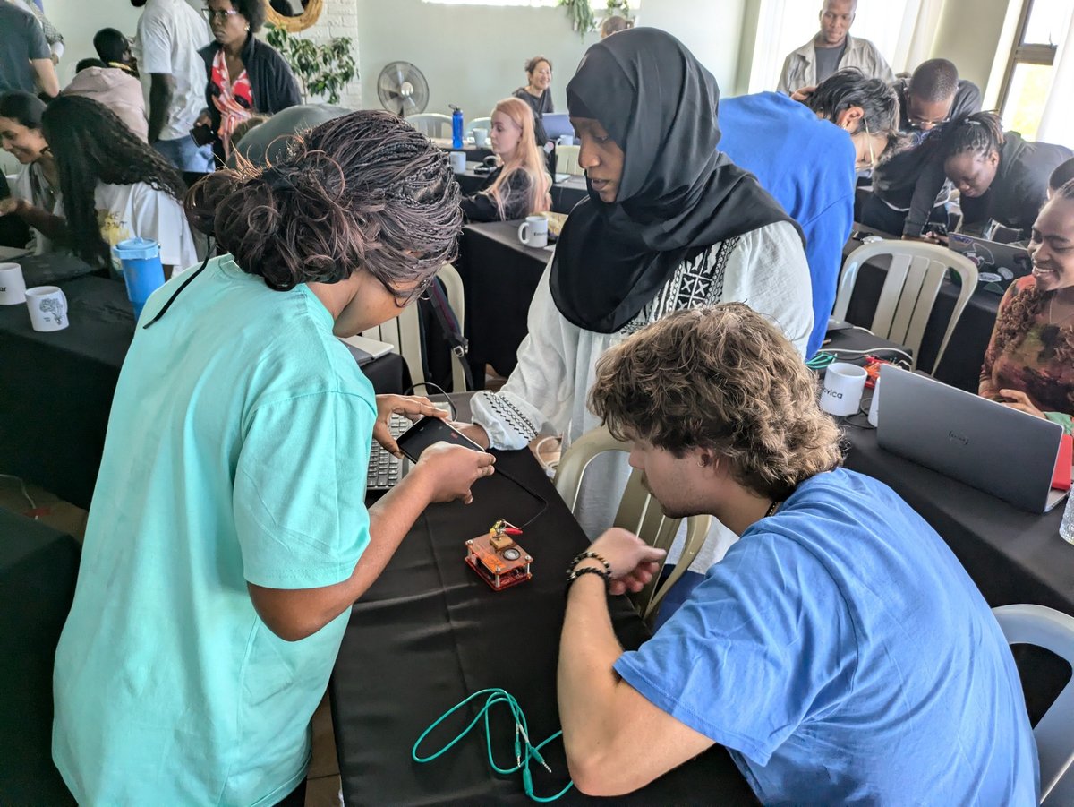 Backyard Brains tweet media