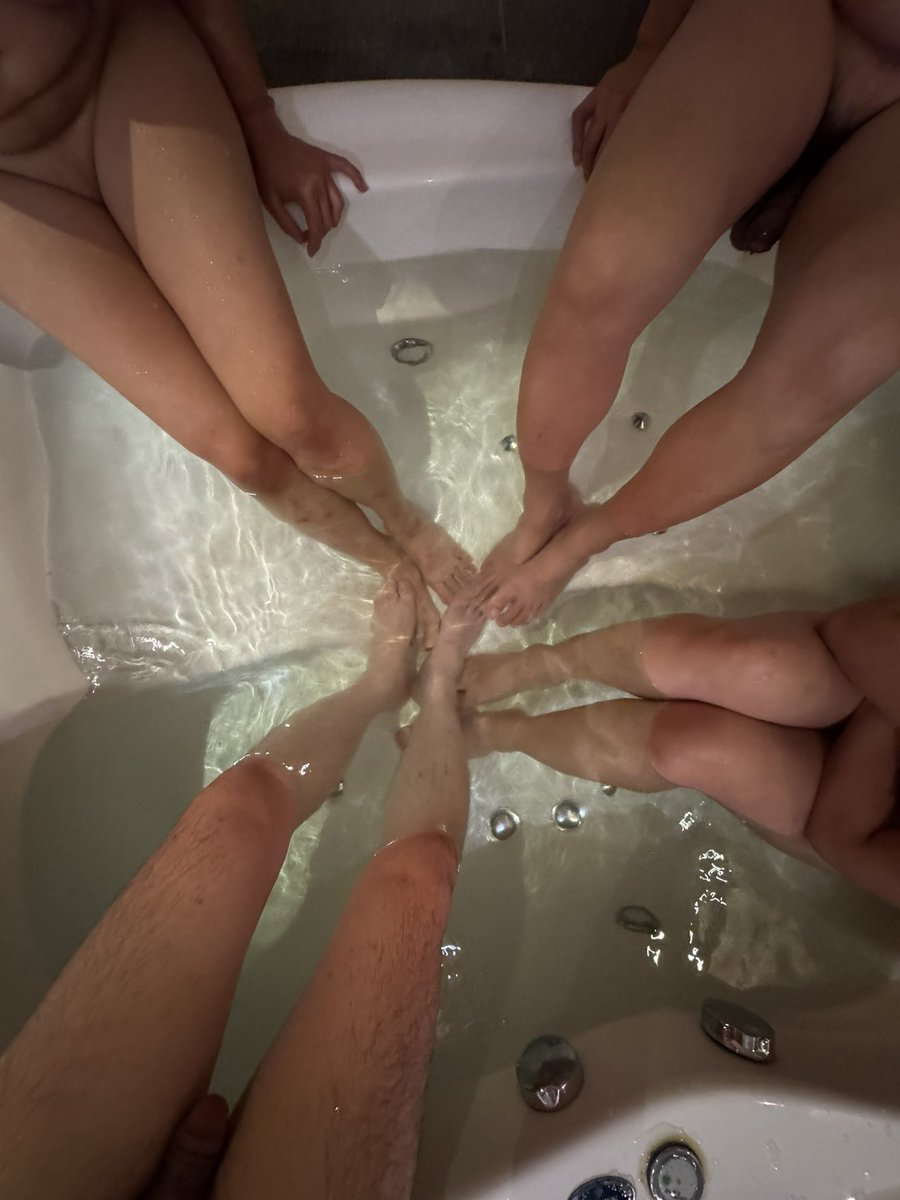 很認識新朋友，
聊天聊得很開心🥳
也學到很多
但途中發生工作上的突發狀況需要去處理，
真的是意猶未盡😭
期待下次再相見🙏<a href="/MO1981_mike1975/">MO & mike雙北夫妻</a>