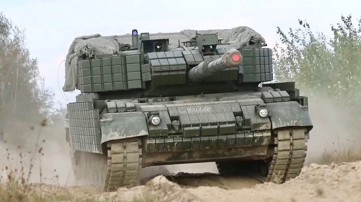 SavunmaTekno's tweet photo. Coğrafya kader midir?
Alıştığımızdan çok farklı görünen tamamen ERA ile kaplanmış bir Ukraynalı Leopard 1A5!🇩🇪🇺🇦🇷🇺
#almanya #ukrayna #leopard #leopard2a5 #tank #deutschland #ukraine #rusya https://t.co/ZvlN1CfIfW