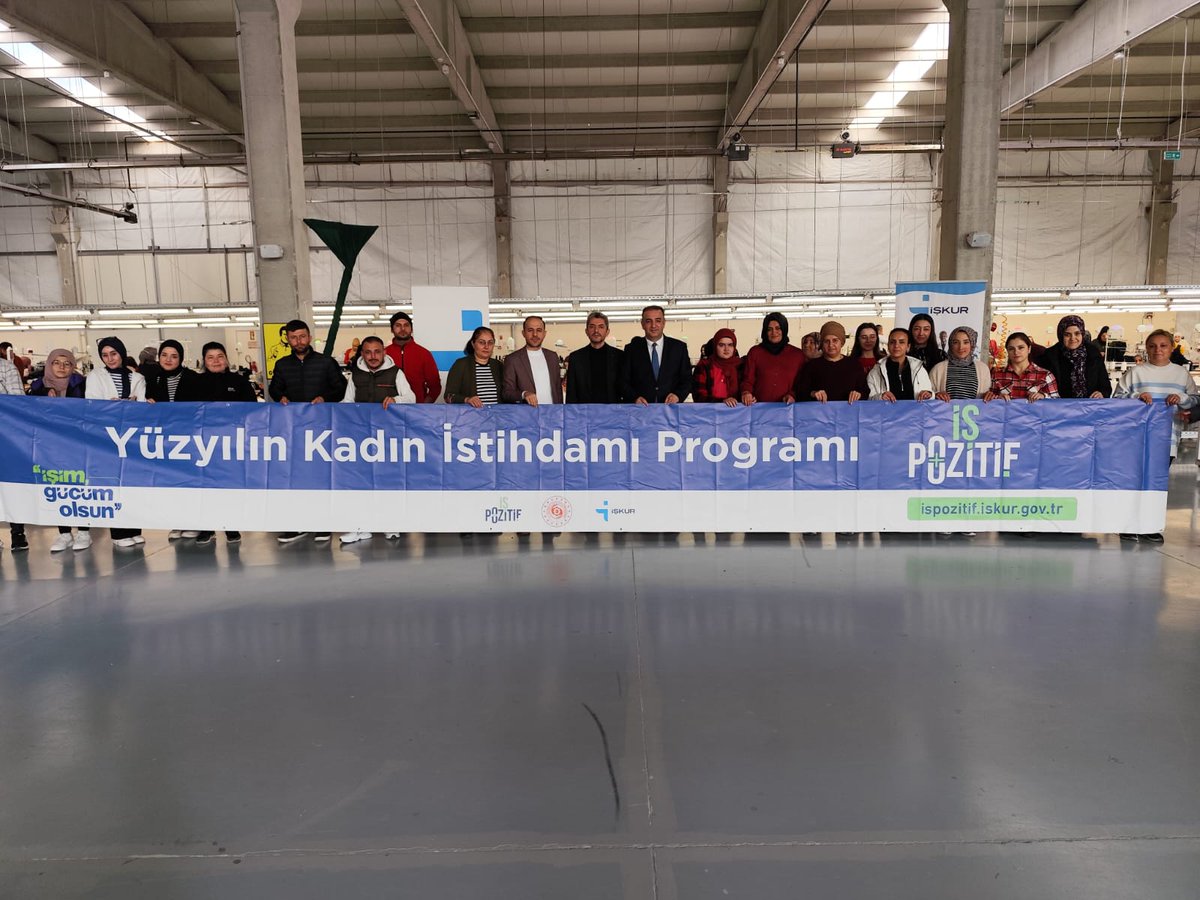 akkusmahmut's tweet photo. Yüzyılın Kadın İstihdamı #İşPozitif kapsamında OSB'de faaliyet gösteren SK Göktürk Tekstil firmasında #İŞKUR aracılığıyla 25 kişi tekstil sektöründe işe başladı.Aynızamanda #işkulübü eğitimlerini tamamlayan 21 kişiye sertifikaları takdim edildi.Kadın ve genç istihdamına devam🇹🇷 https://t.co/2qbn7GSjEW