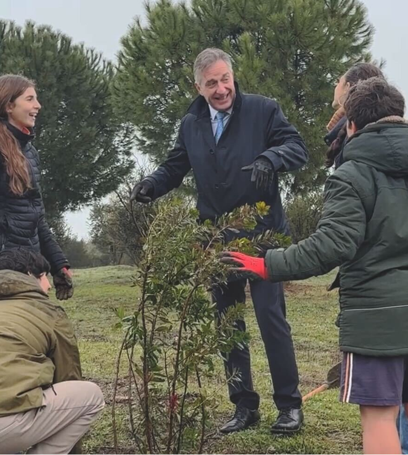 ennodrofenik's tweet photo. Planting trees against climate change! Happy to make my contribution to the "3 billion trees by 2030" pledge by @LIFETerraEurope  together with fellow ambassadors and wonderful students of Las Rozas @Ayto_Las_Rozas @jdelauz https://t.co/mizWA1eWi2