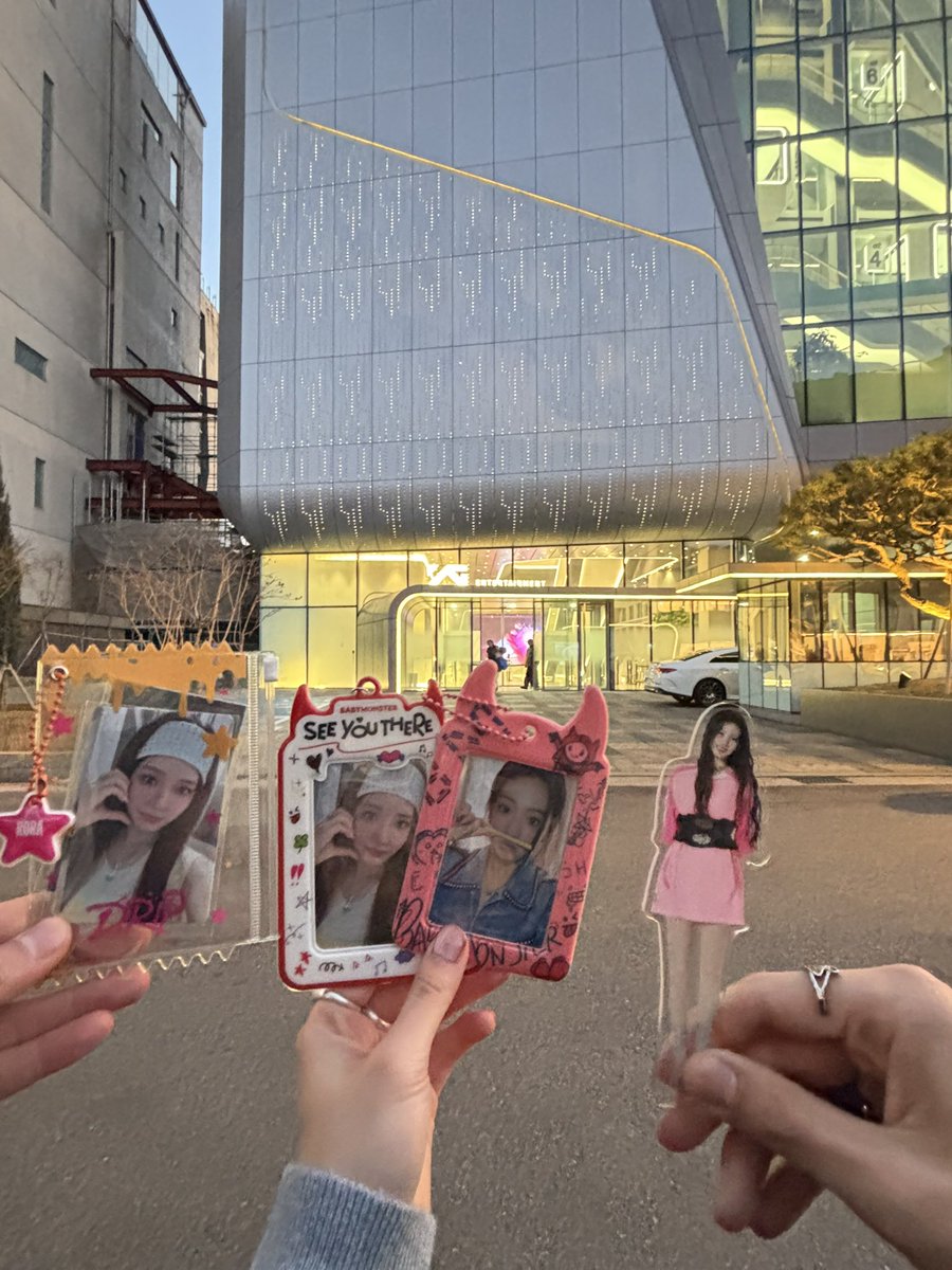bmsorabm's tweet photo. 初めてYG社屋とSameE行ってきた＾＾
 #BABYMONSTER https://t.co/9OwqHhgszb