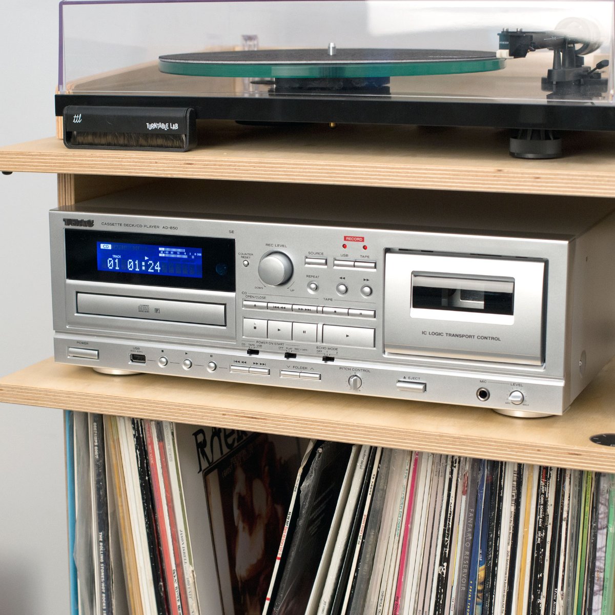 TurntableLab's tweet image. Teac AD-850 cassette + CD player + USB flash recorder in special Japan import silver colorway ✨ 2 tape heads, multiple rec/routing combinations, tape pitch control, ESS DAC, remote control + mic input w/ 'karaoke mode' 🎤

⇢ turntablelab.com/ad850ses

#ttlhifi #tapedeck #cdplayer