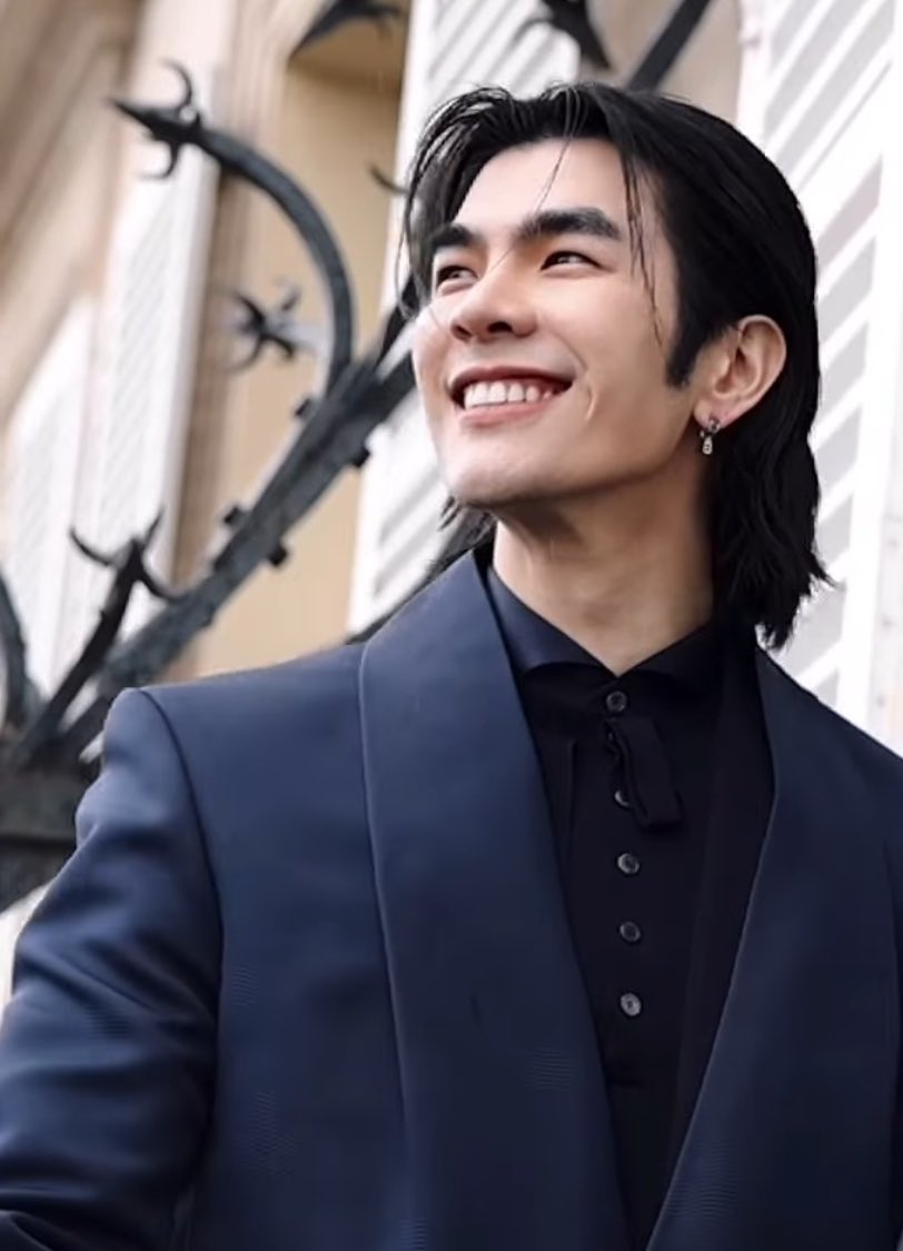 pspmaii's tweet photo. #MileApoDiorWinter25
#MilePhakphum 
@milephakphum 
หล่อจนลืมหายใจ https://t.co/mf4hdKbTkp