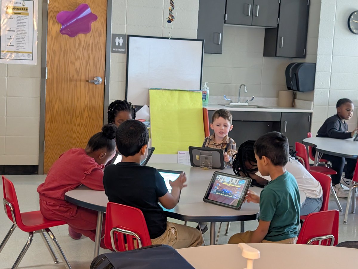NettletonSTEAMe's tweet image. 🌟🌟Special Class Spotlight🌟🌟
Ms. Alissa's Kindergarten Class is learning some iPad basics in technology class this week. They are practicing adjusting the volume, navigating between apps, and typing their names. 💻💻
#STEAMe #SpecialClassSpotlight #TechnologyClass