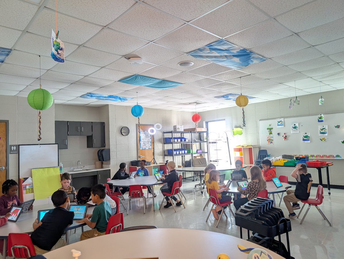 NettletonSTEAMe's tweet image. 🌟🌟Special Class Spotlight🌟🌟
Ms. Alissa's Kindergarten Class is learning some iPad basics in technology class this week. They are practicing adjusting the volume, navigating between apps, and typing their names. 💻💻
#STEAMe #SpecialClassSpotlight #TechnologyClass