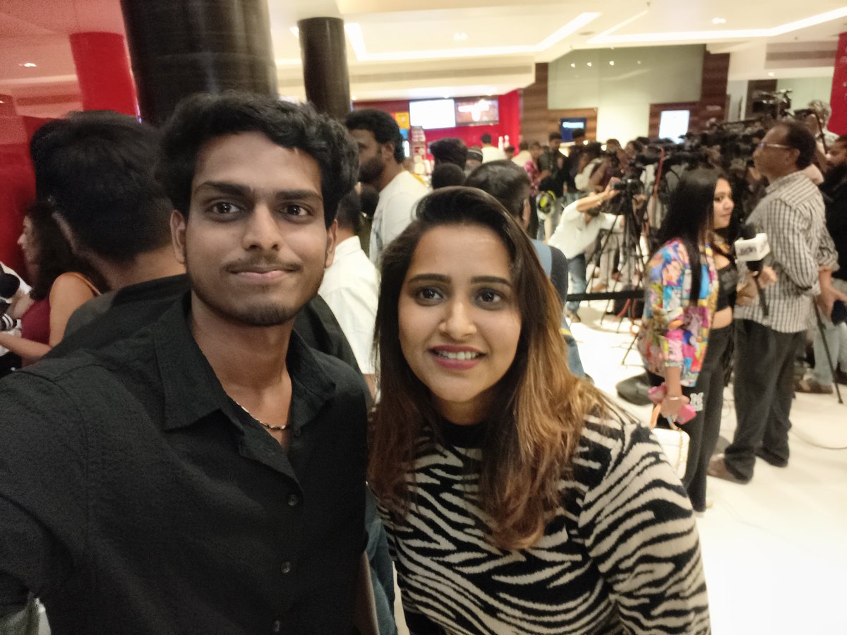 Prakash_Losliya's tweet image. With the #GoaGang 😍💥

I was just sitting in front row of them 😂 they were so fun ❤️

#Rayan #Jacqulinelydia𓃵 #Soundarya #MrHousekeeping