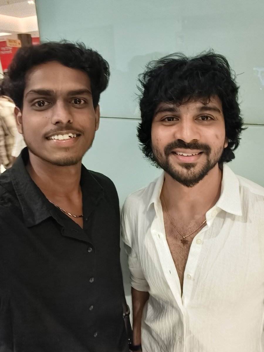 Prakash_Losliya's tweet image. With the #GoaGang 😍💥

I was just sitting in front row of them 😂 they were so fun ❤️

#Rayan #Jacqulinelydia𓃵 #Soundarya #MrHousekeeping