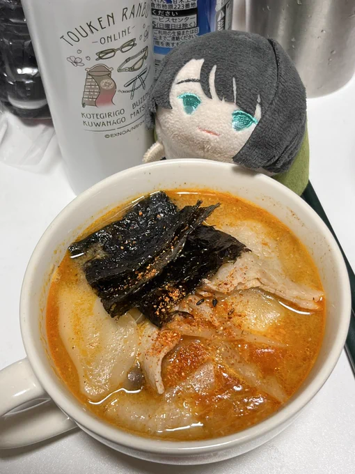 結局腹減りすぎてどうにもならないので、もやし坦々スープとかならほとんどもやしだしキノコもいいよね、ローカロリーだし唐辛子系は燃焼早いからピッタリだよね無罪無罪無罪ついでに豚バラ肉と水餃子も一緒に煮込んでガッツリ食べましたとさww松もち、いいお顔するねーこういう時とくにw 